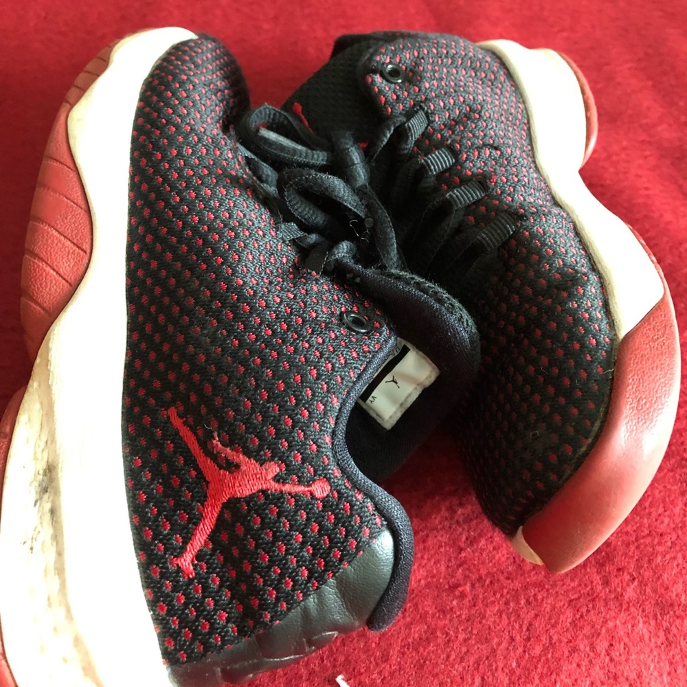 Boys Jordan shoes black and red